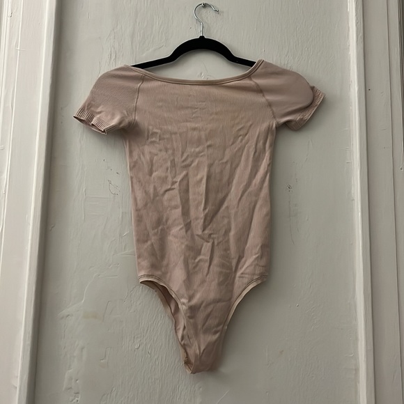 Lululemon Women’s Fitted Cropped Short Sleeve| Color: Cream Size: S - Picture 3 of 3